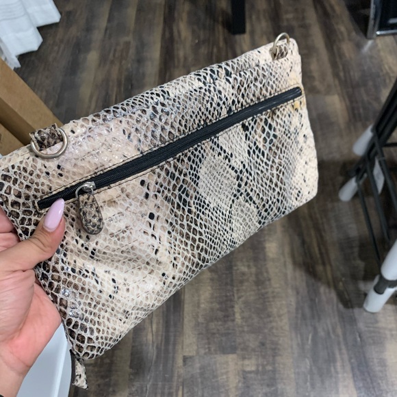 Animal print envelope wallet clutch - Picture 3 of 6